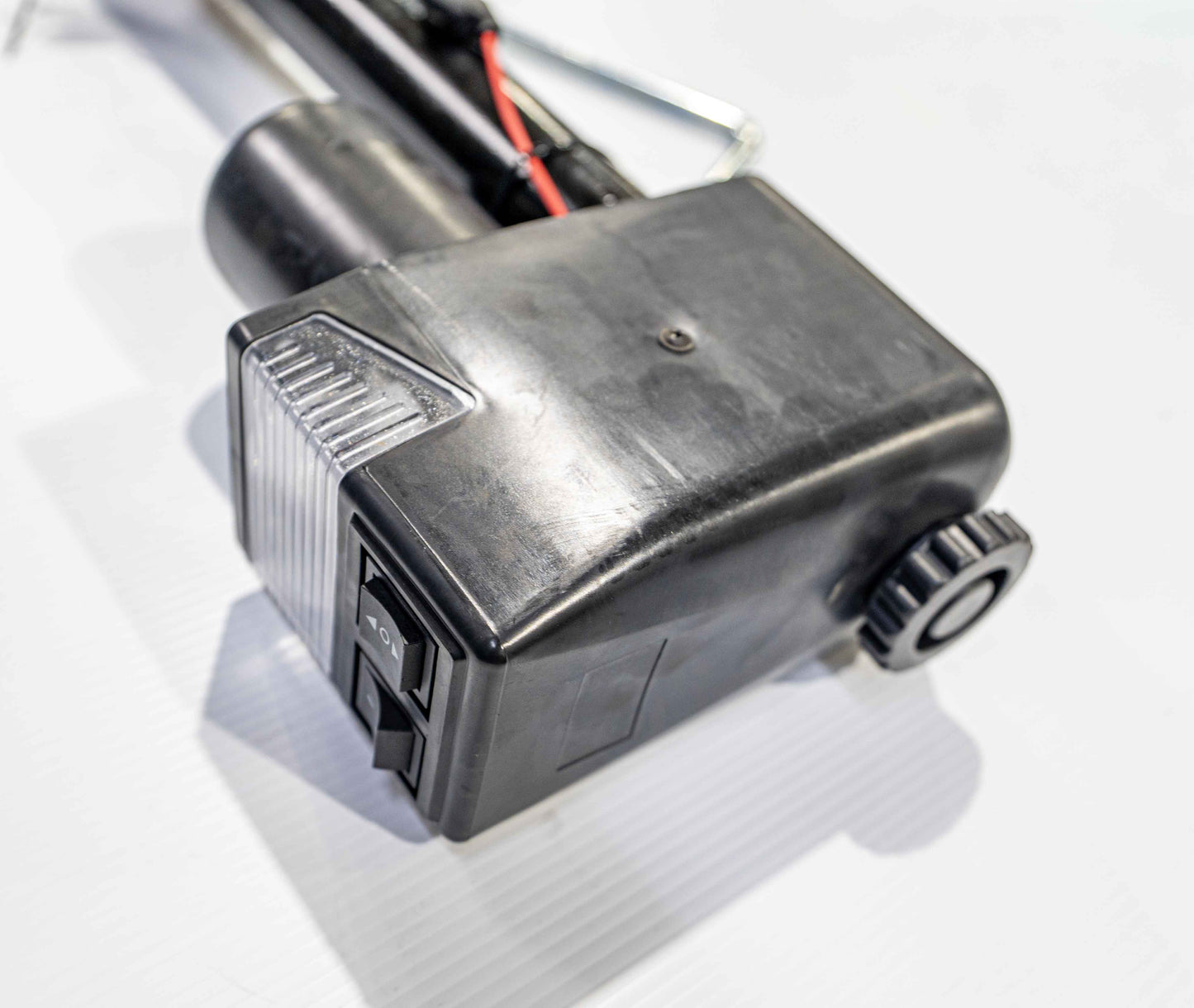 Vérin Électrique A-Frame 3500 lbs – Jack 12V pour VR et Remorques