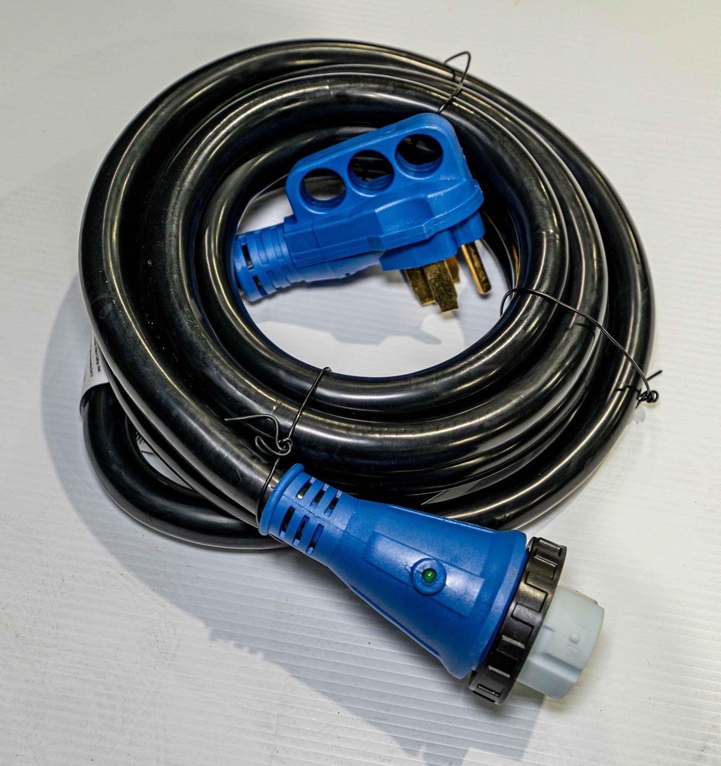 Cordon RV 50A – 14-50P vers SS 2-50R Twist Lock avec Indicateur | 15 pieds