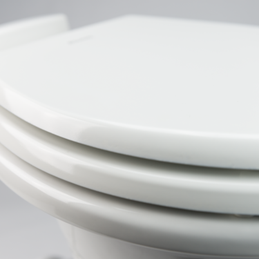 Toilette Dometic 310 pour RV avec système PowerFlush et chasse gravitaire - Cuvette en céramique, siège confortable, et pédale hygiénique