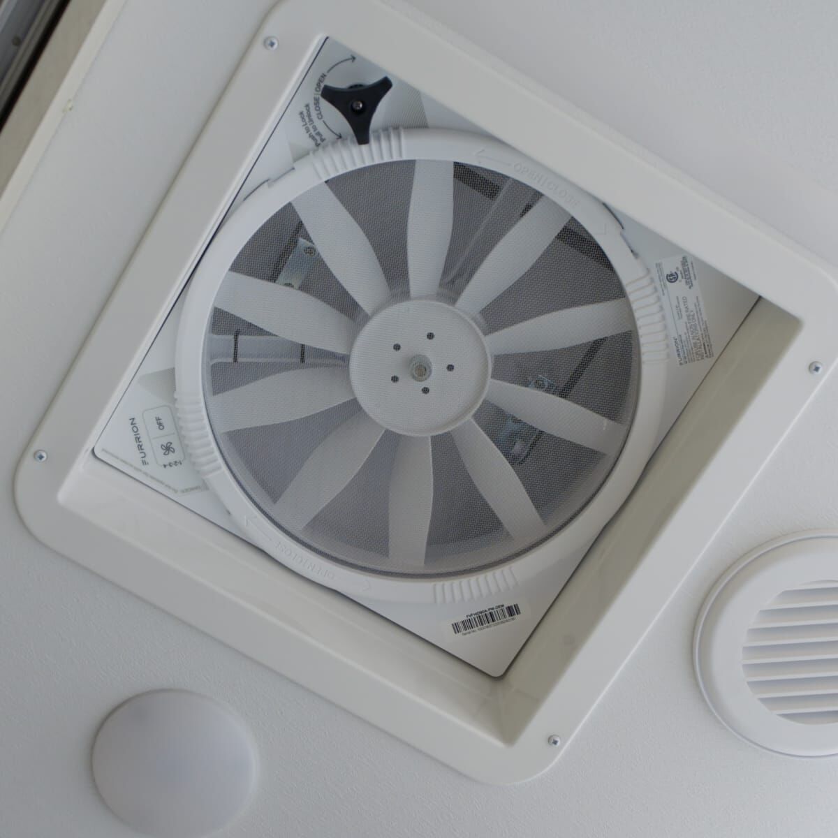 Ventilateur de Toit Furrion pour VR - 14'' avec Couvercle Manuel - Blanc