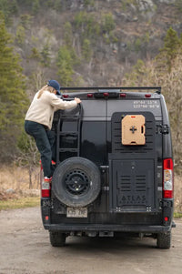 Support de pneu de secours avec échelle ATLAS RC pour porte arrière de van
