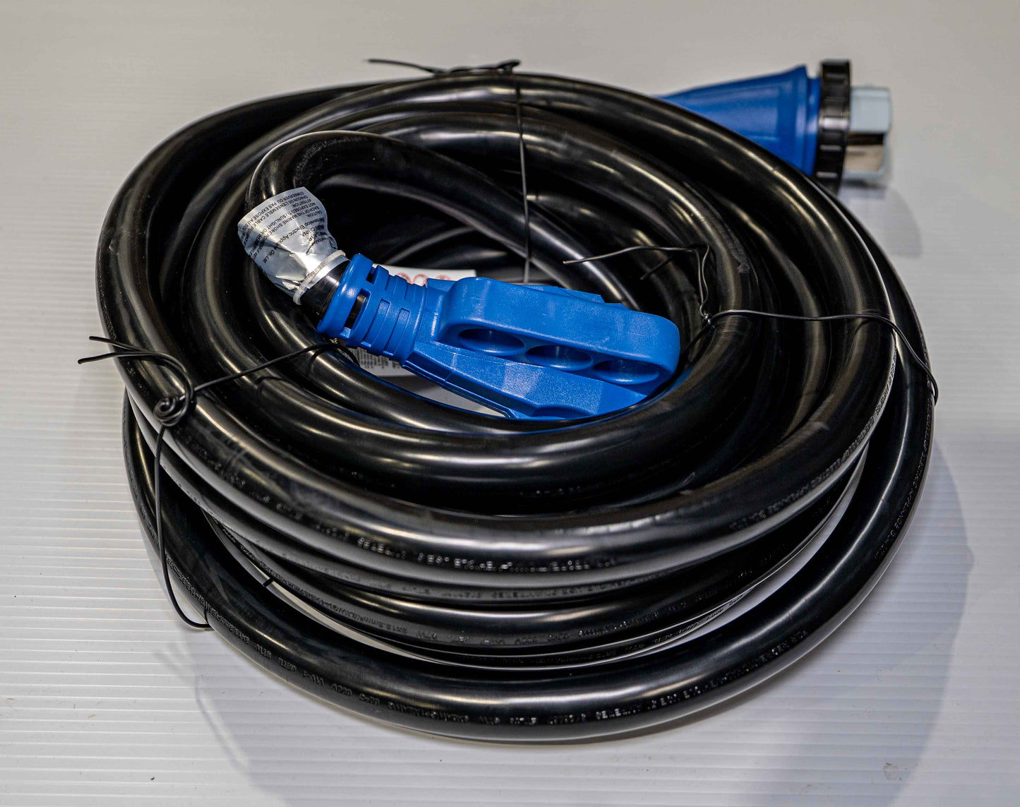 Cordon pour VR 50A 30 pieds – 14-50P vers SS 2-50R avec verrouillage et indicateur