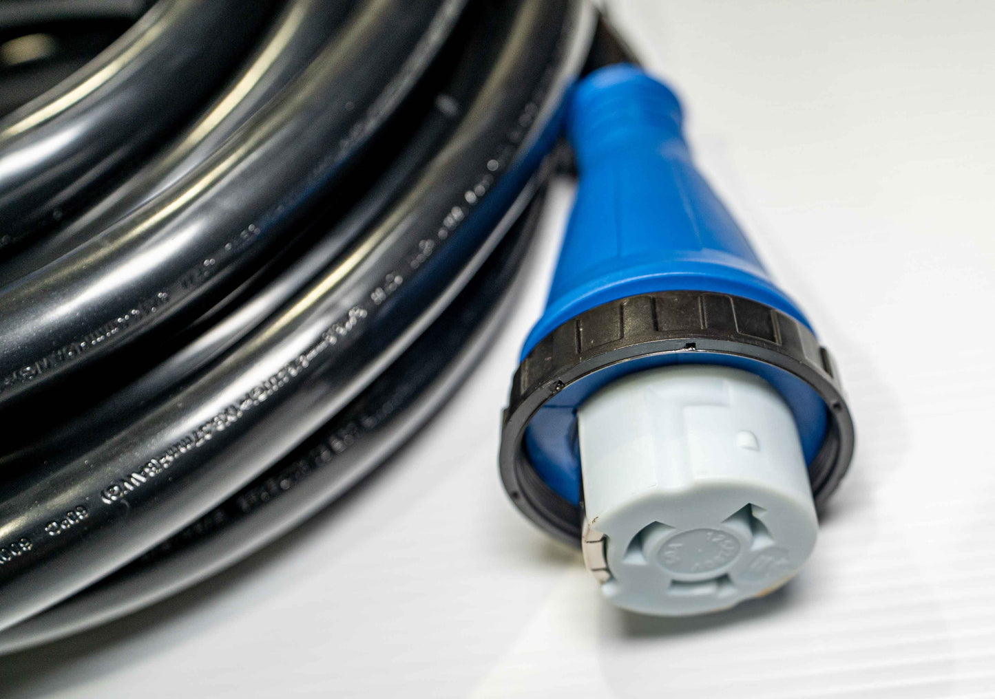 Cordon pour VR 50A 30 pieds – 14-50P vers SS 2-50R avec verrouillage et indicateur