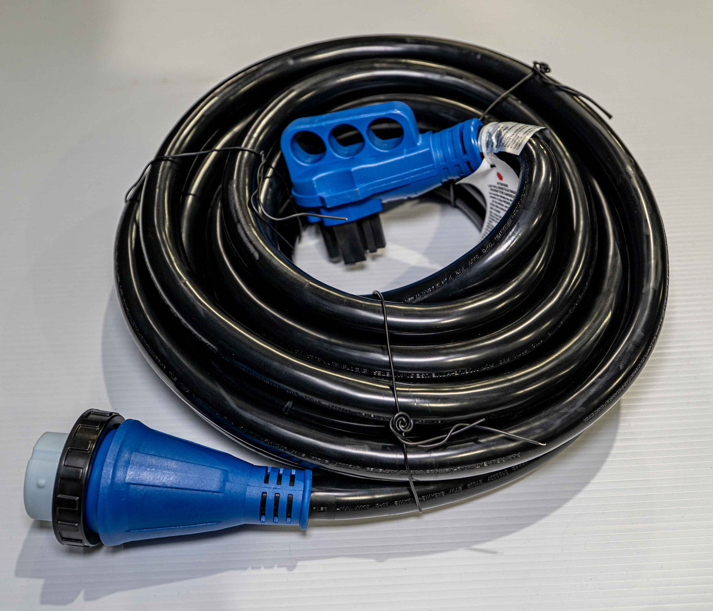 Cordon pour VR 50A 30 pieds – 14-50P vers SS 2-50R avec verrouillage et indicateur